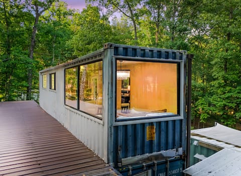 Top Airbnb: Private Treehouse Retreat! Sauna|Hot Tub|Pool in Monteagle