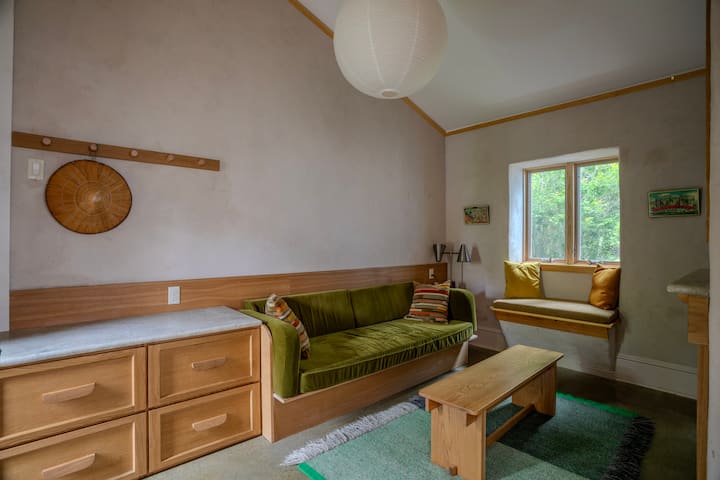 Cozy Urban Abode Near Big Park - Rhode Island