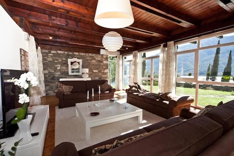 Villa Meraviglia with Breathtaking Lake Como Views