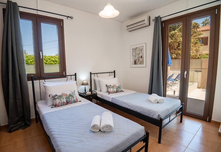 Bedroom on the ground floor with 2 single beds (0,90 x 2,00)