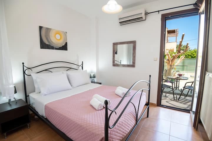 Bedroom with direct access to the balcony