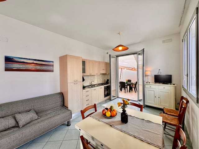 Casa fronte mare con giardino-MareaStaysCollection