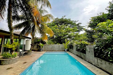 Villa Sentul 5BR Pool Karaoke Billiards