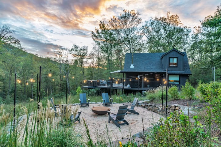 Dreamtime Hillside Cabin w/ Hot tub (Main) - Cabins for Rent in