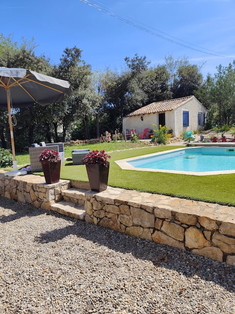 Nice house in Provence with heated pool