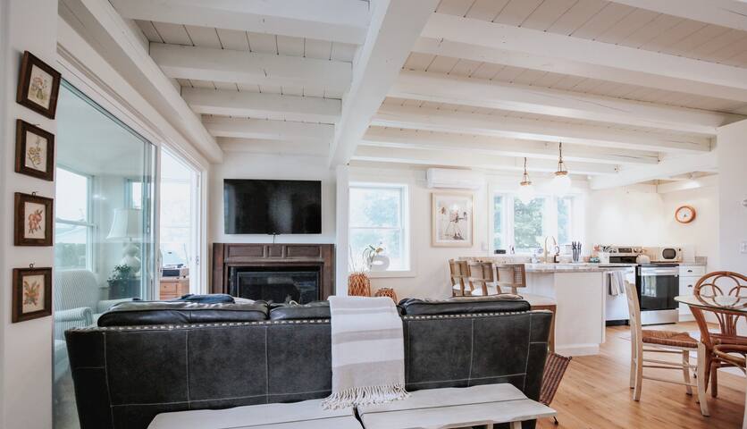 Watch Hill Cottage-Sunset Serendipity gallery image 2