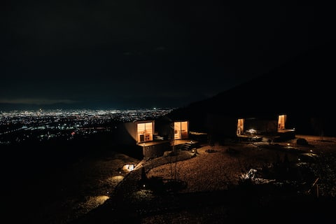 Views of Mt. Fuji, the night view, and the starry sky at the glamping facility ALPS LAPS with TENAR