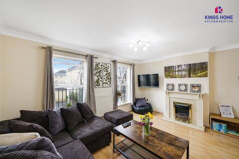 3min->  Station & High Street | 3Bath | Parking 1+