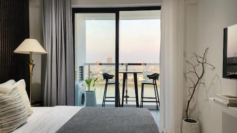 Central Riverside Modern Studio Apt w/ Rivers View