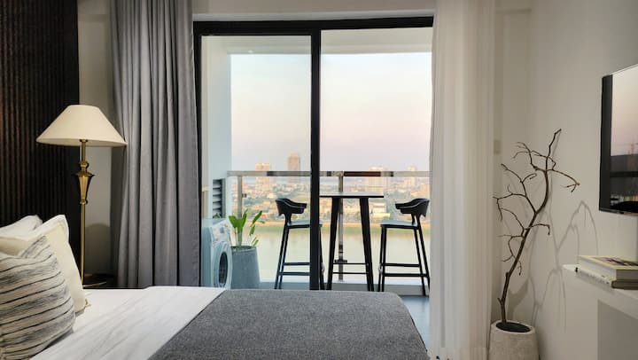 Central Riverside Modern Studio Apt W/ Rivers View - Cambodia