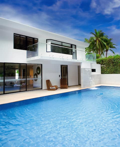 Luxury House With Private Pool And Jacuzzi