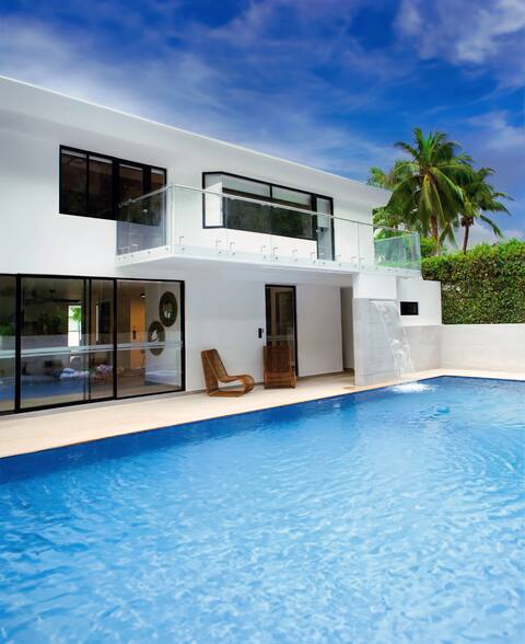 Luxury House With Private Pool And Jacuzzi