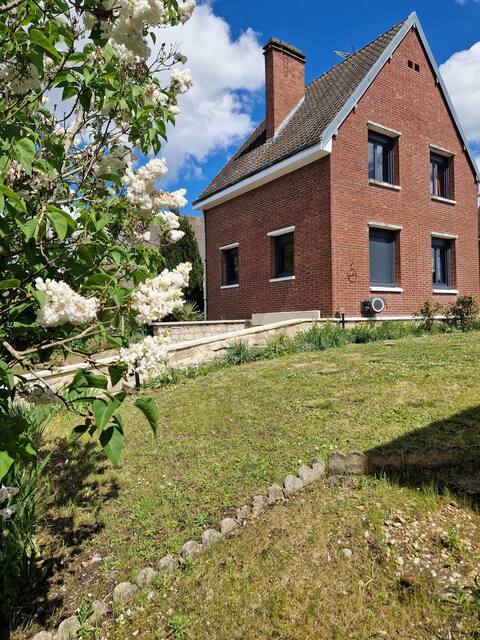 Charming house between train station and Seine