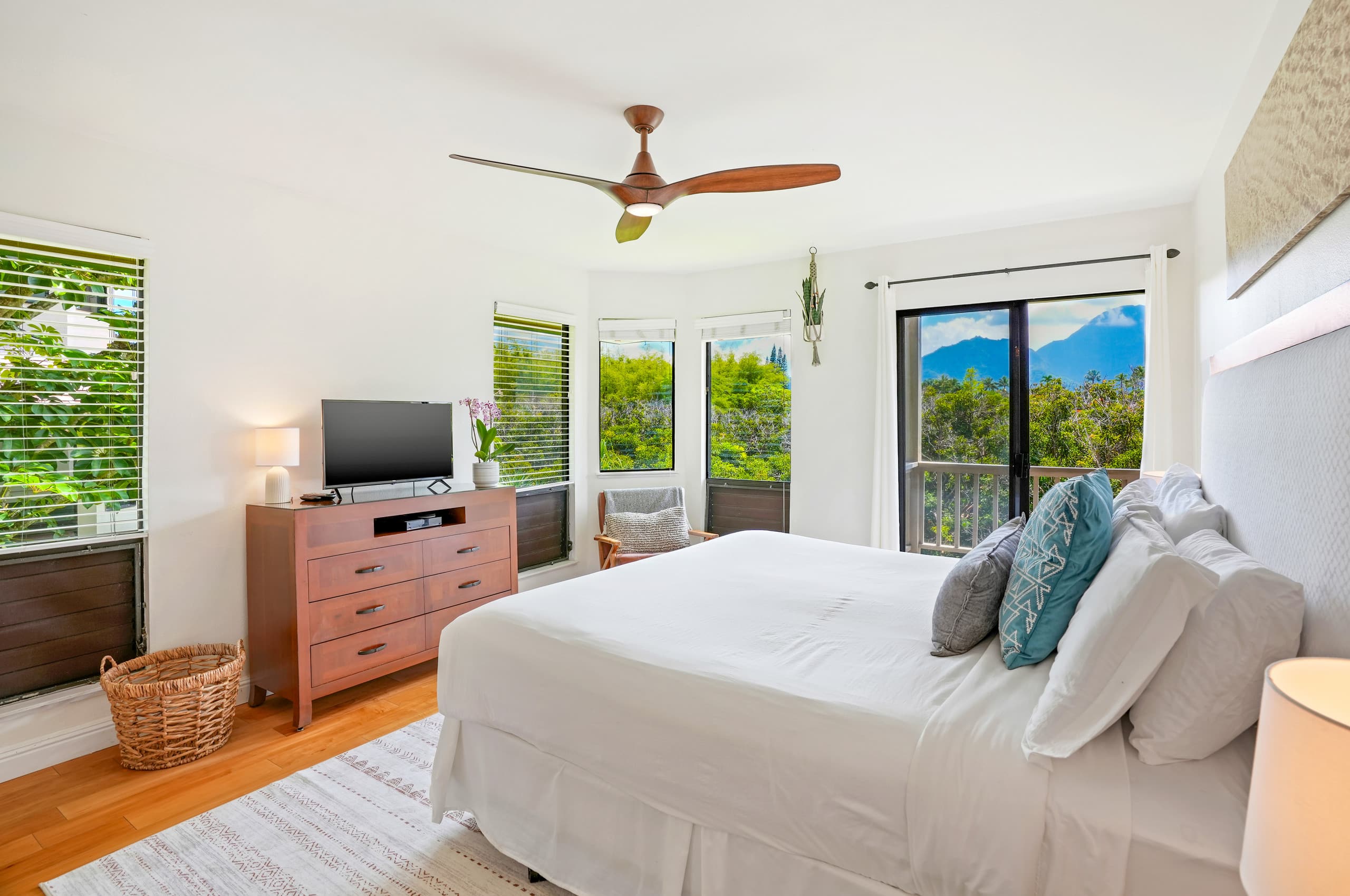 Home in Princeville · ★4.91 · 3 bedrooms · 3 beds · 2.5 baths - Image 13