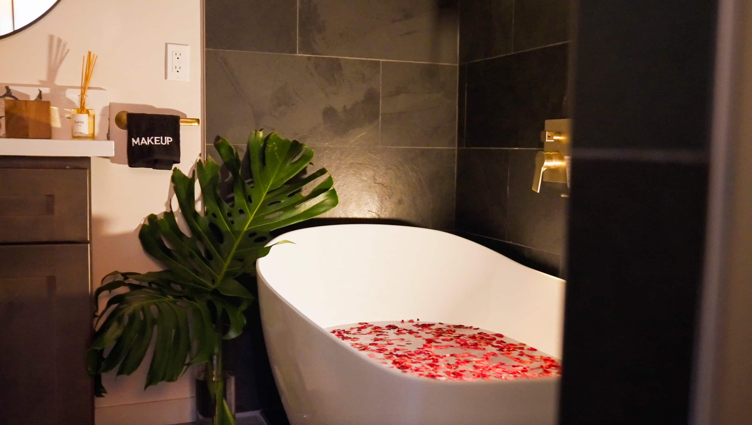 Home in Volcano · ★4.89 · 1 bedroom · 1 bed · 1 bath - Image 9