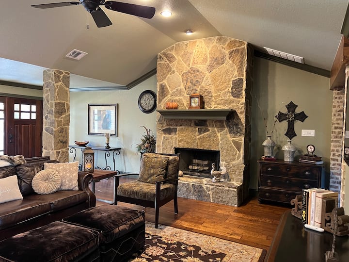 Gorgeous 1-br 1-bath Ranch House Near Houston - League City, TX