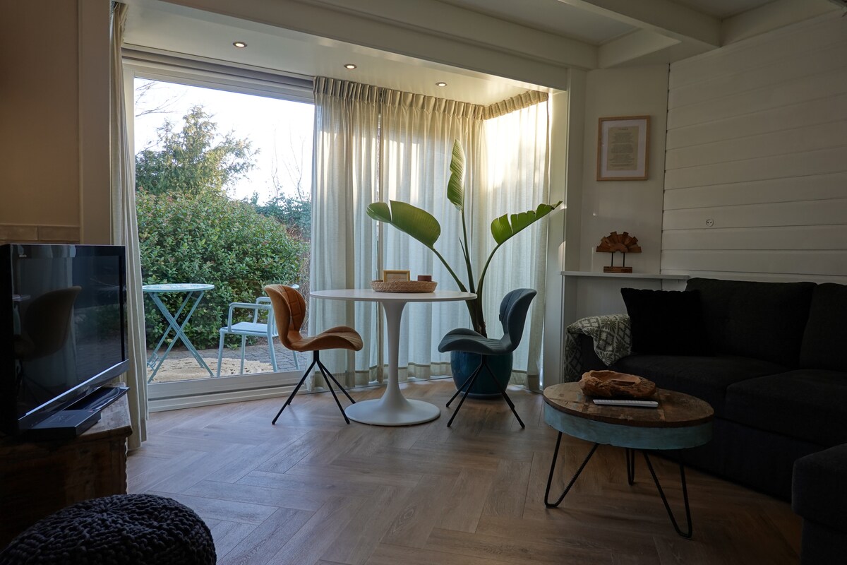 Successful Airbnb property: Ithaka Beach House, unique place with free parking! in Zeeheldenbuurt