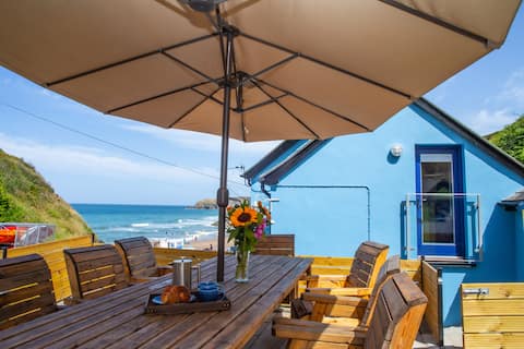 Aberafon, Llangrannog: Rustic Beachside Charm