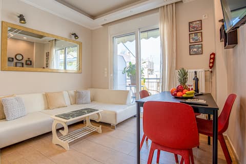 Popular Airbnb listing: Cozy 4th apartment, 2 rooms in ΑΜΕΡΙΚΗΣ
