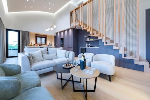 Opulent Penthouse 1 at the heart of Varkiza