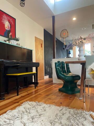 Colorful Midcentury inspired Venice Beach House gallery image 3