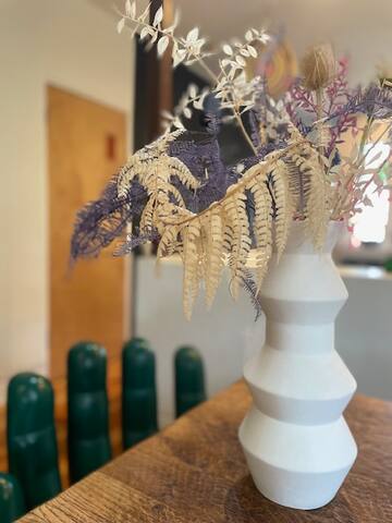 Colorful Midcentury inspired Venice Beach House gallery image 4