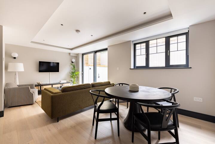 Covent Garden 3BR Duplex – Netflix & Nespresso gallery image 4