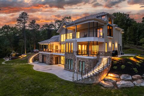 Theater, Hot Tub, Sauna, EV charger & Epic Views!