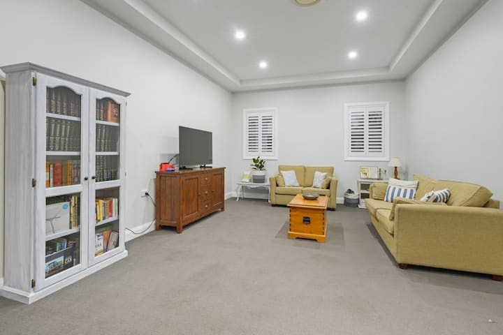 Mediterranean Retreat – Pool, Pizzaoven & Near Zoo - New South Wales