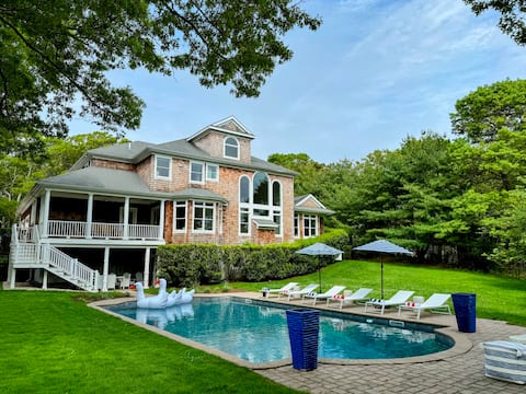Top performing Airbnb: Luxe Southampton Estate - Minutes to Village in Shinnecock Hills