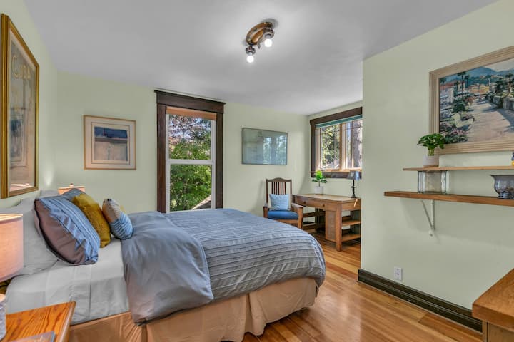 ¡Y esta es nuestra habitación "Cuba" porque eso es lo que dice el cartel allí!