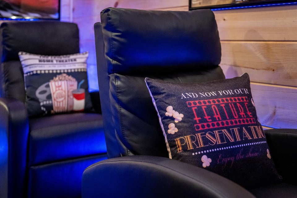 A pine cabin with a basement theater, Sevierville, Tennessee, United States, photo 9 of 10
