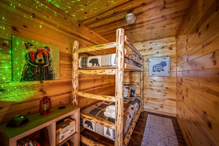Welcome to our "Little Cub Cave:" the  perfect place to hibernate! This room is right off the 1st master & has a sturdy American made log bed, children's books, a reading lantern & cute decor. The projector casts stars across the room & kids love it!
