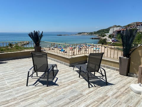 Apartment right on the beach C22