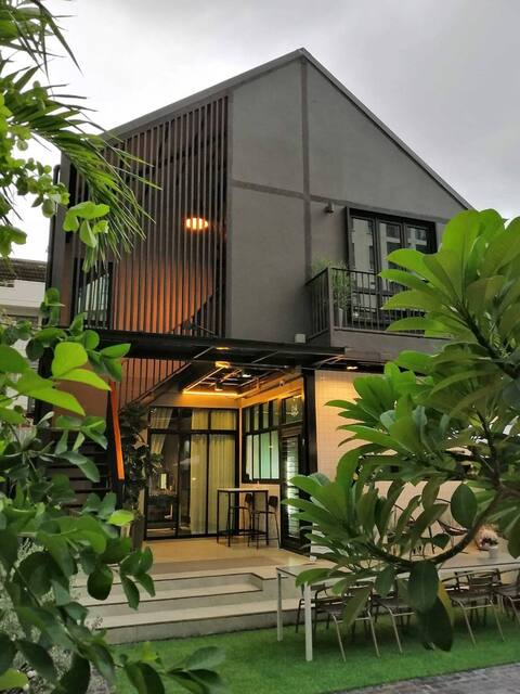 The BlackHouse for family,BTS Wongwianyai/Iconsiam