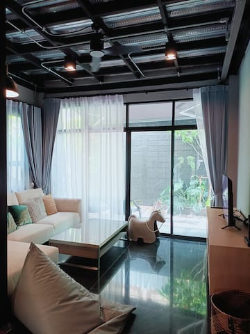 The BlackHouse for family,BTS Wongwianyai/Iconsiam gallery image 2