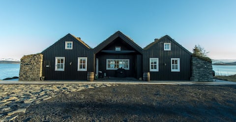 Thingvallavatn,  outstanding location and Luxury