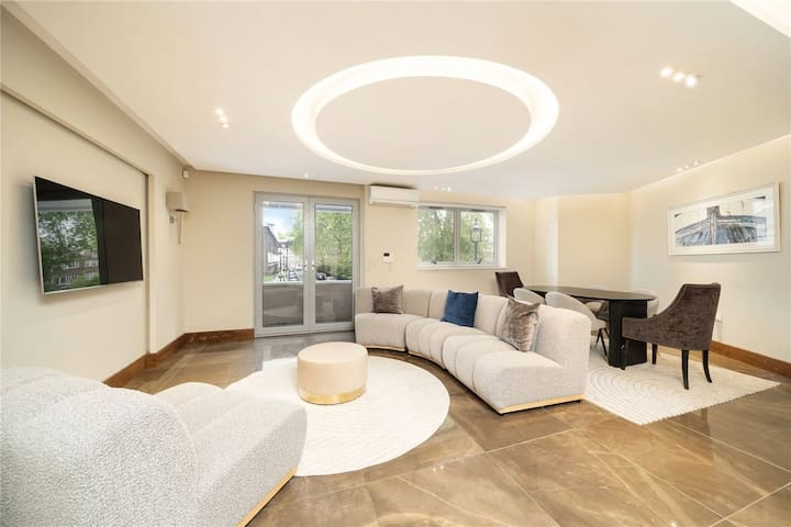 Spectacular Aircon 4BDR w/Roof Terrace