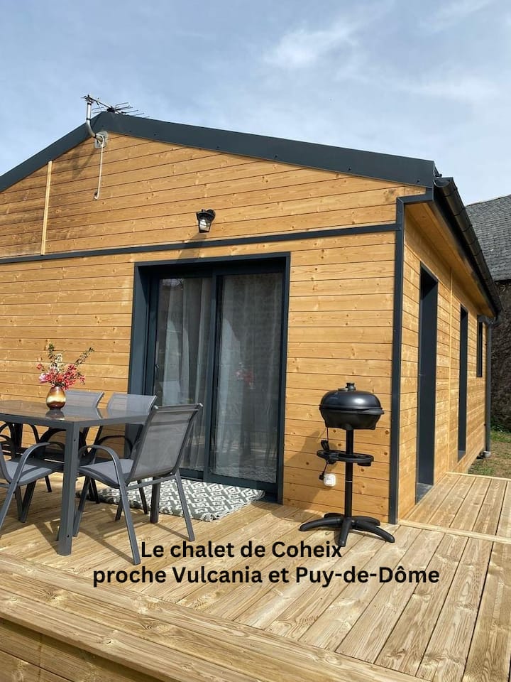 Près De Vulcania Et Au Pied De La Chaîne Des Puys - Puy-de-Dôme