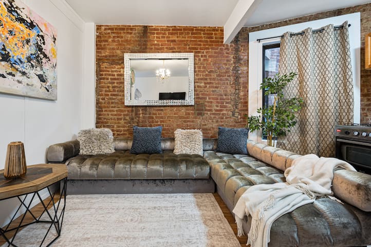 Stylish 4 Bedroom Gem On The Upper West Side gallery image 3