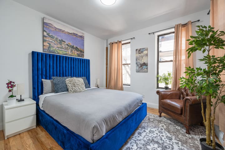 Stylish 4 Bedroom Gem On The Upper West Side gallery image 2