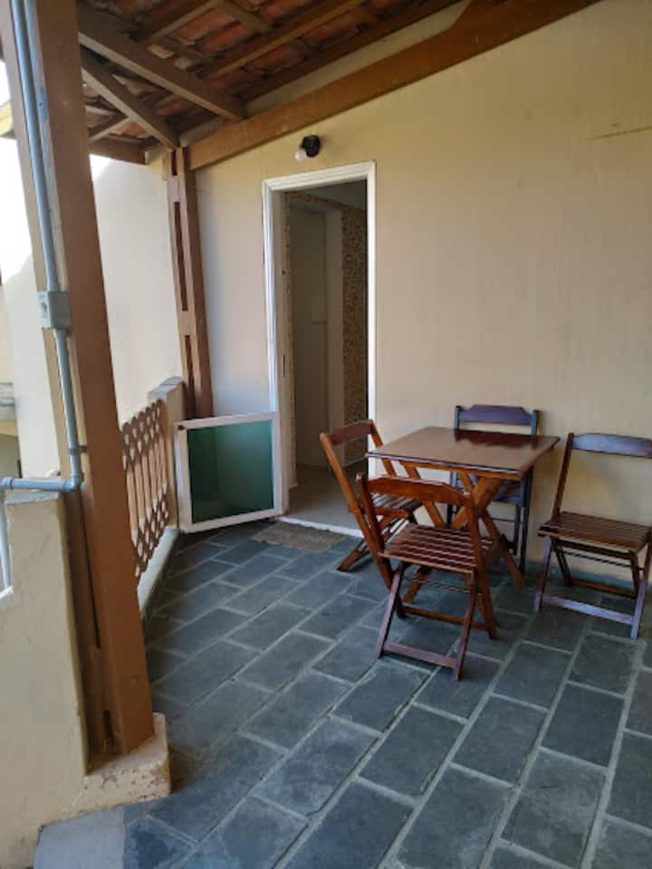 ტერასა 4 ბინას შორის საზიაროა