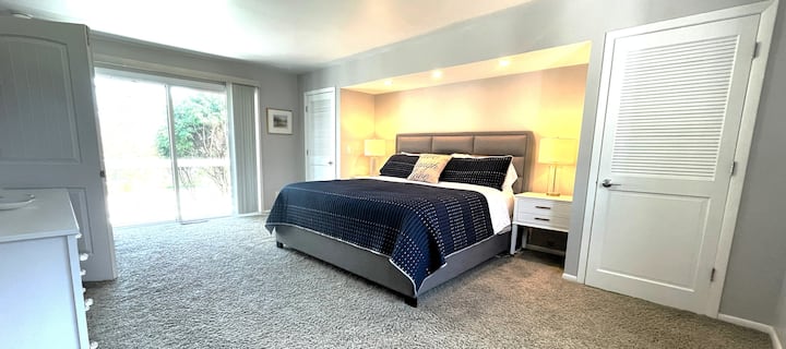 Hlavný apartmán, manželská posteľ King s vlastným balkónom a prepojenou kúpeľňou