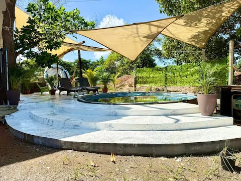 Beautiful beachfront Villa w/ *2 king-size beds*