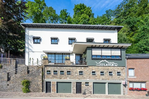 La Vue large family gîte with wellness