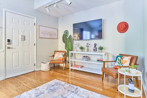 Top Airbnb: No Cleaning Fee • Walk to S. Congress • PETS! in South River City
