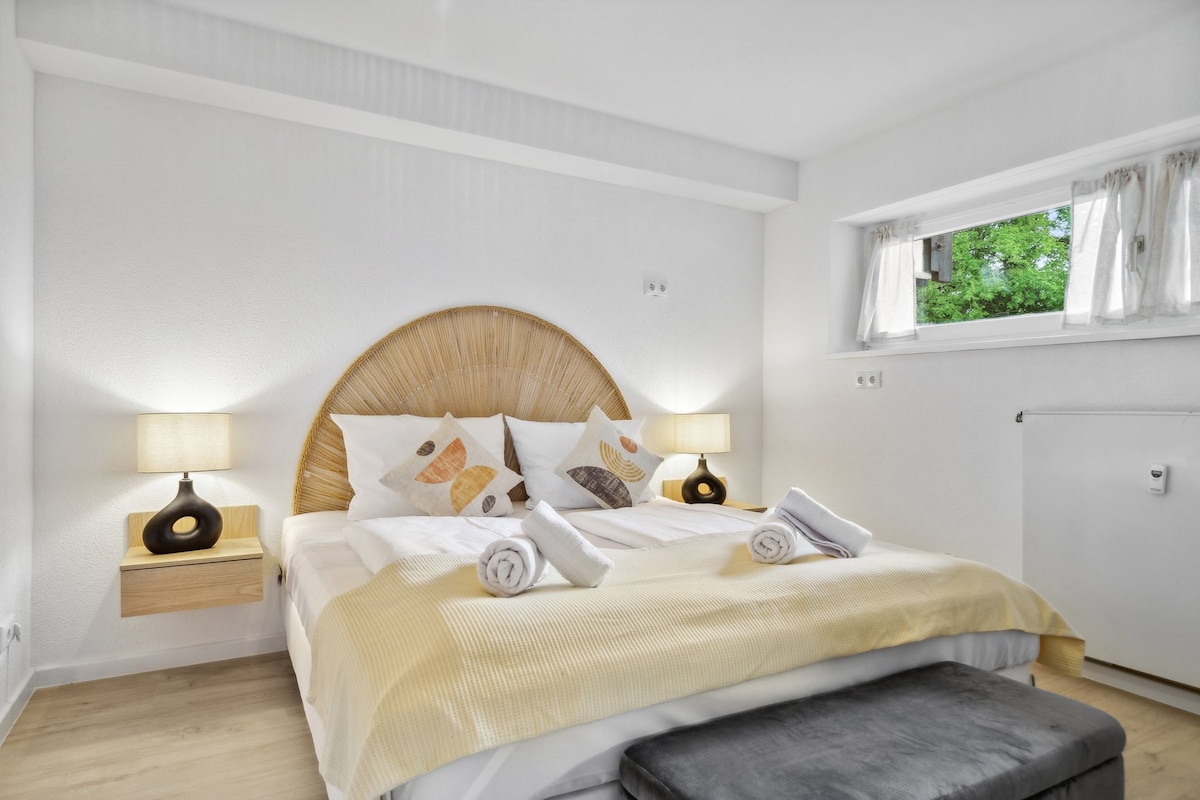 Раскомотете се на удобниот пролетен кревет широк 1,80 м.