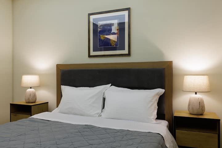 2-საძინებლიანი საწოლი 193 × 203 სმ ზომის საწოლით 