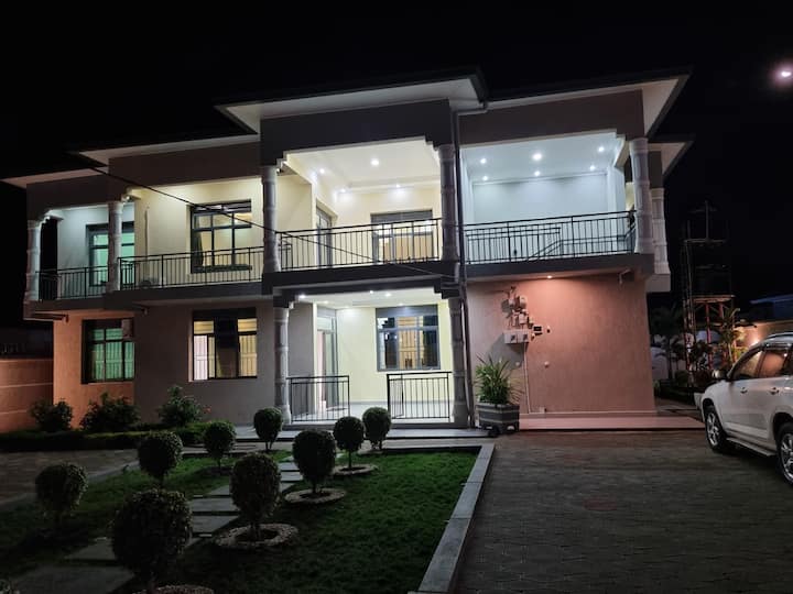 Heaven Beach House (Downstairs) - Buyumbura