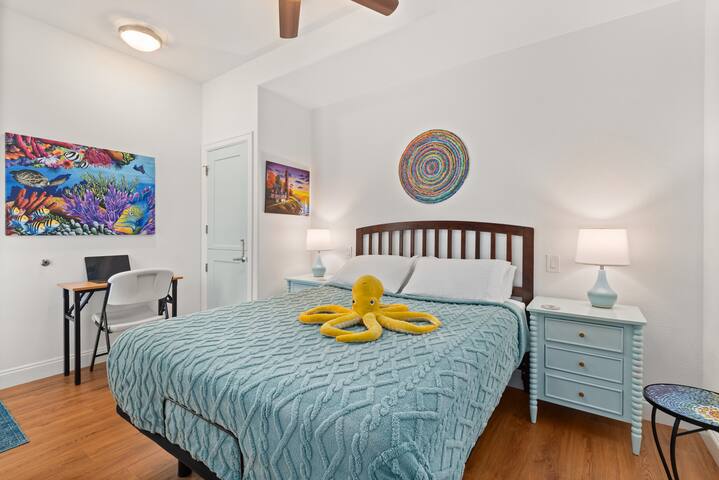 Jetted Tub, King, Steam Rm, Museum, Zoo, City Park gallery image 3